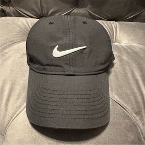 LOT- 4 hats